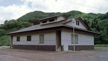 千国地区処理施設の建物外観の写真